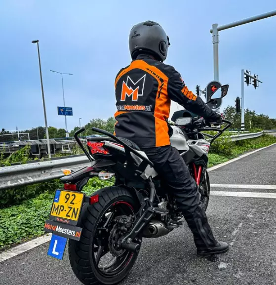 Wat zijn de bijkomende kosten bij het halen van je motorrijbewijs?