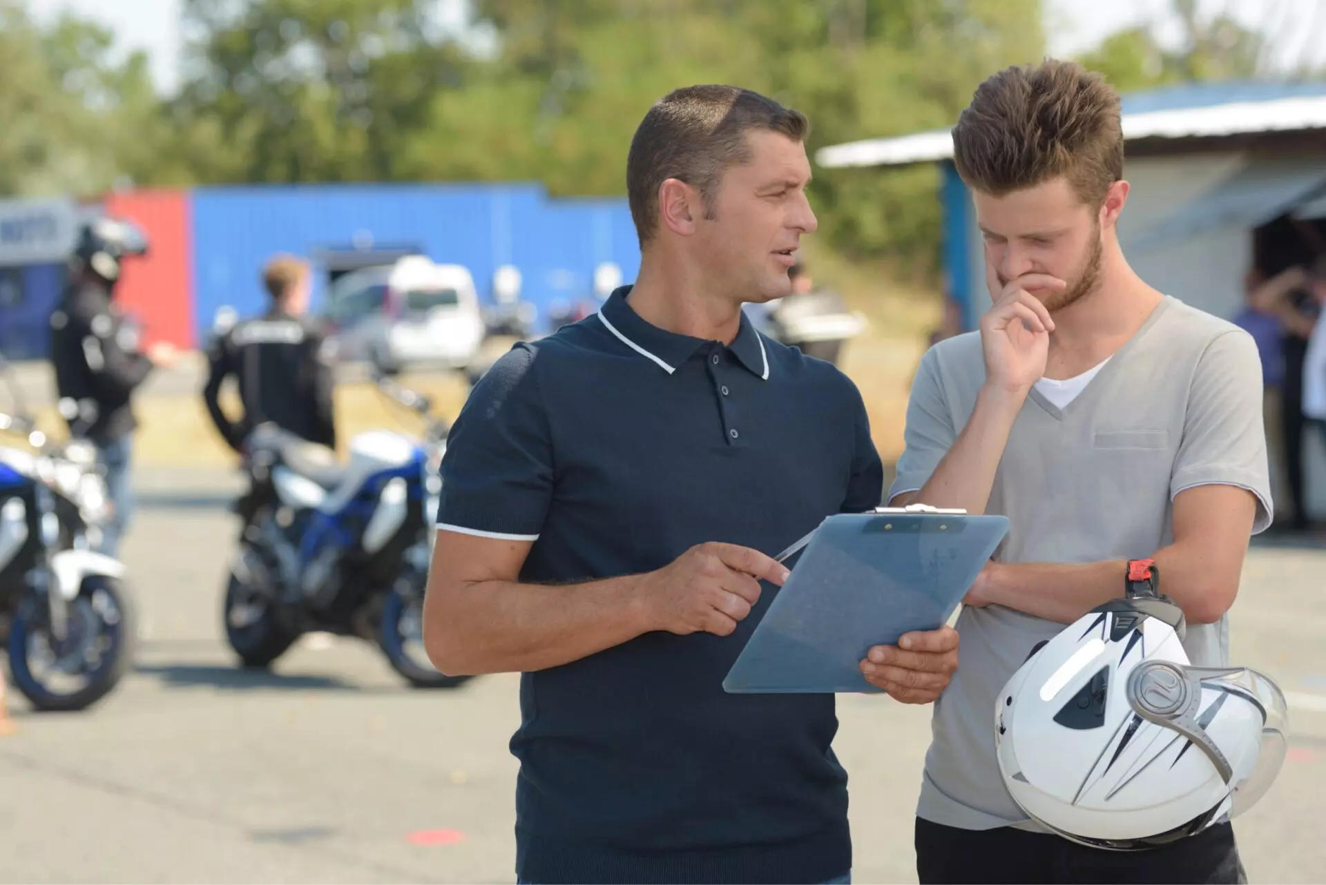 Waarom is motorrijden in stedelijke gebieden uitdagender?