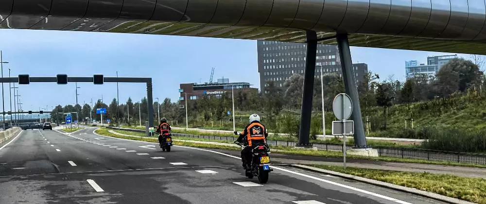 “Hoe werkt een motorrijlespakket en is het voordeliger dan losse lessen?”
