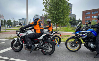 Hoe kies je motorkleding die past bij verschillende seizoenen?